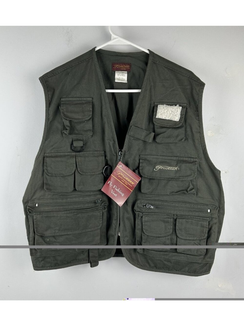 NWT Pflueger Fly Fishing Vest Size L XL  Green Zip Front Lots of Pockets